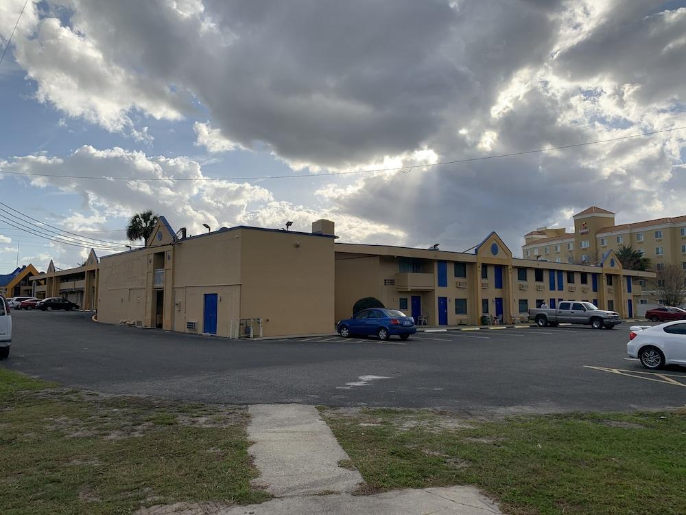 Days Inn By Wyndham Ocala North Bagian luar foto