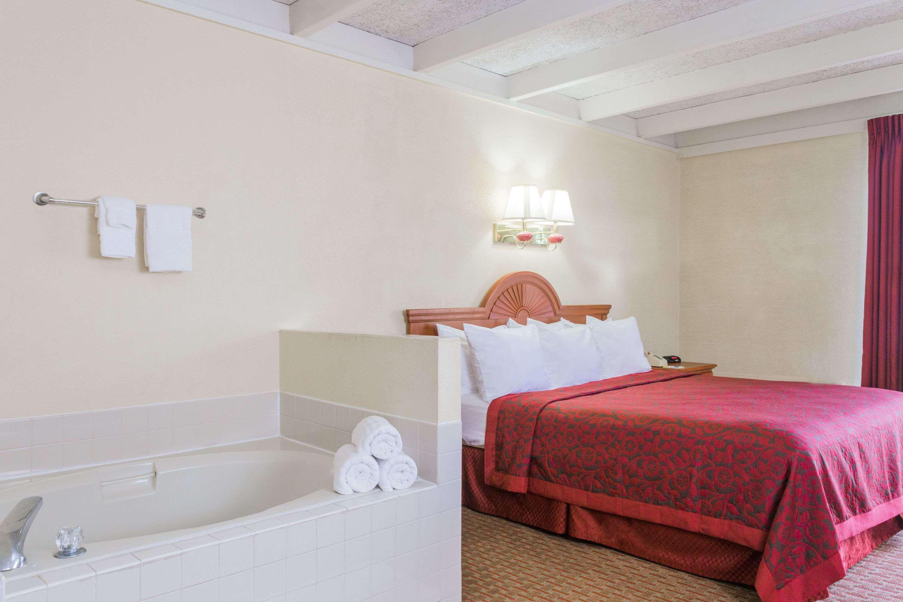 Days Inn By Wyndham Ocala North Bagian luar foto