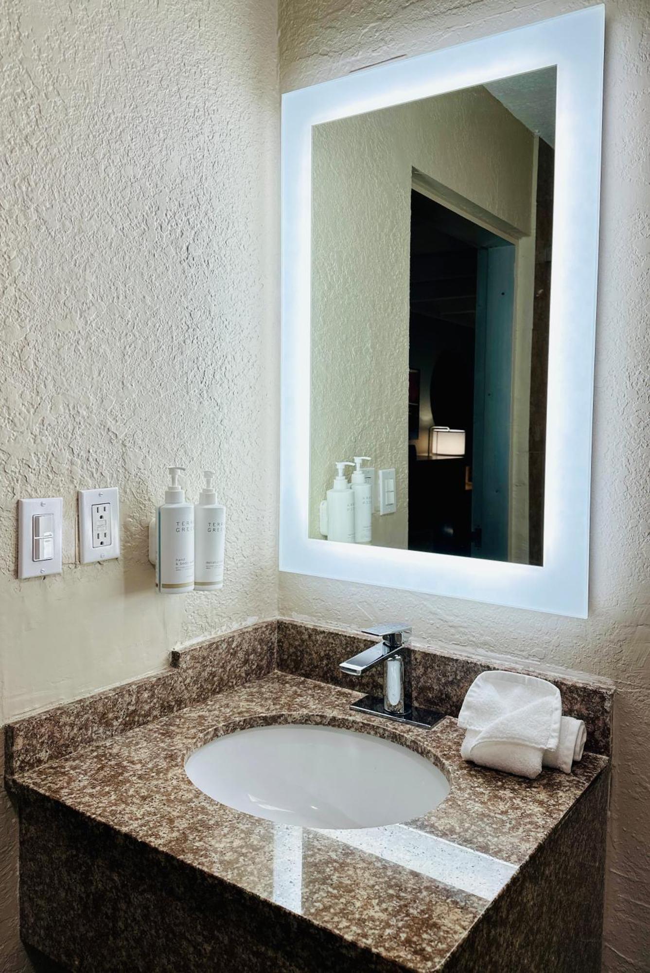 Days Inn By Wyndham Ocala North Bagian luar foto