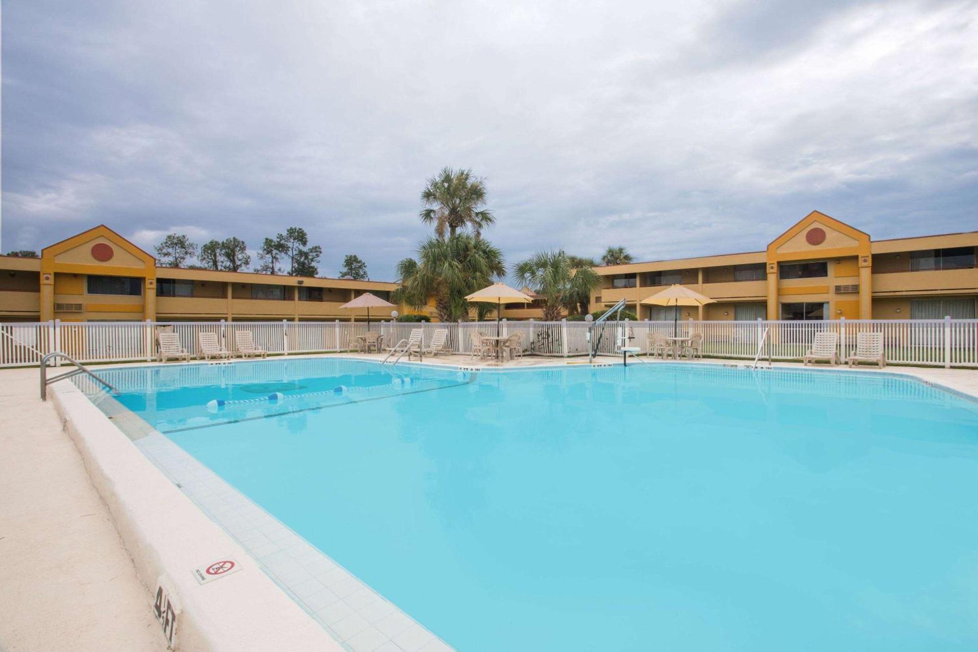 Days Inn By Wyndham Ocala North Bagian luar foto