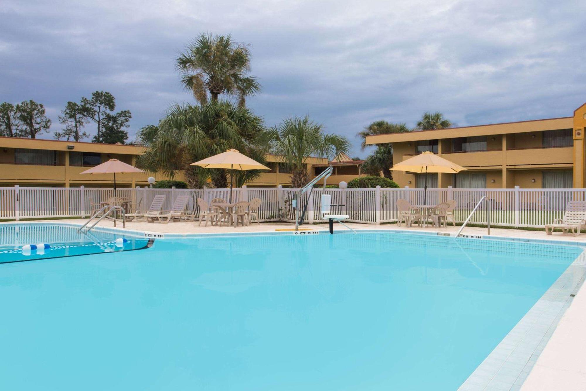 Days Inn By Wyndham Ocala North Bagian luar foto