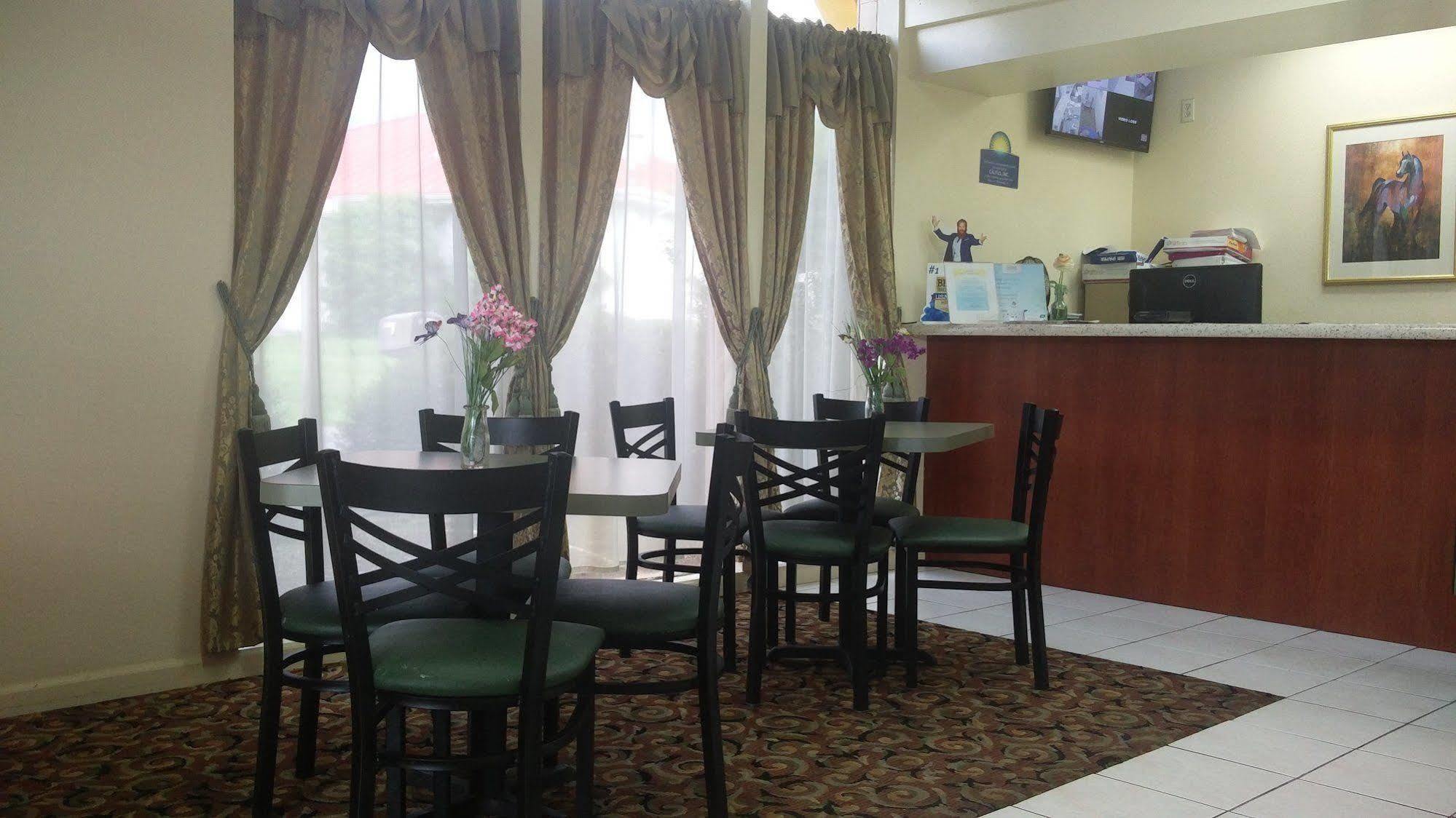 Days Inn By Wyndham Ocala North Bagian luar foto