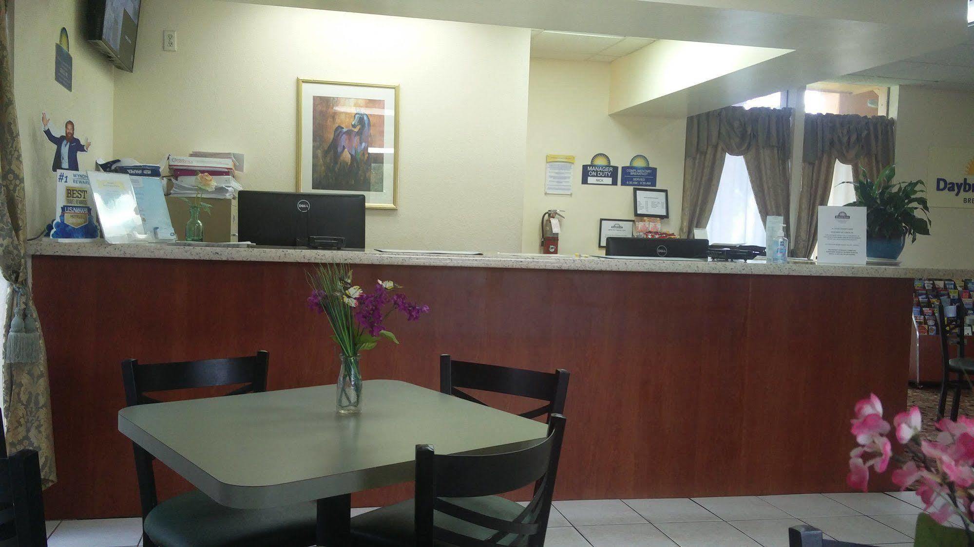Days Inn By Wyndham Ocala North Bagian luar foto